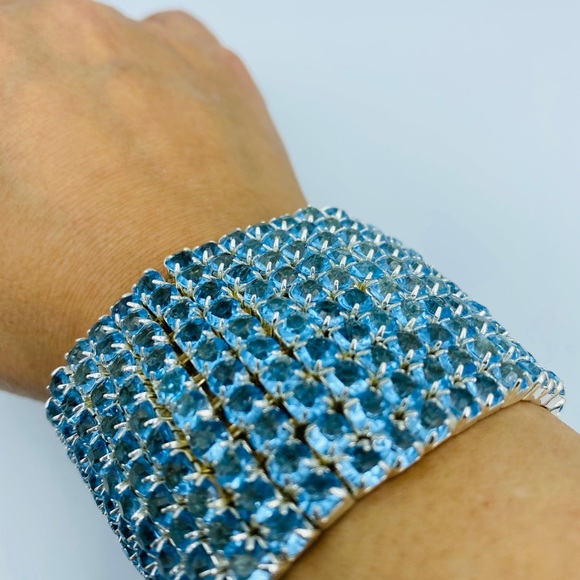 Stretchable blue fake Diamond bangle. - Picture 4 of 4